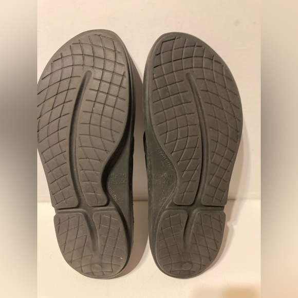 Oofos sandals black Men’s size 11/Women’s size 13/ EU 44 - Picture 4 of 7